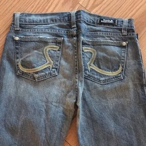 Ladies Rock and Republic medium wash denim